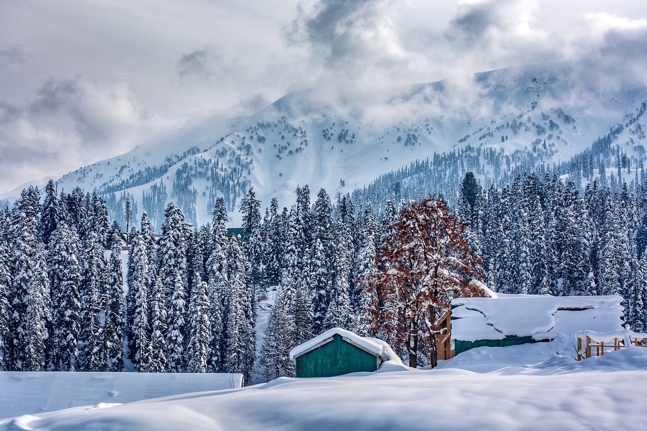 Finding Stillness in the Himalayas: A Mindful Guide to the Gulmarg Gondola & Winter Escapes