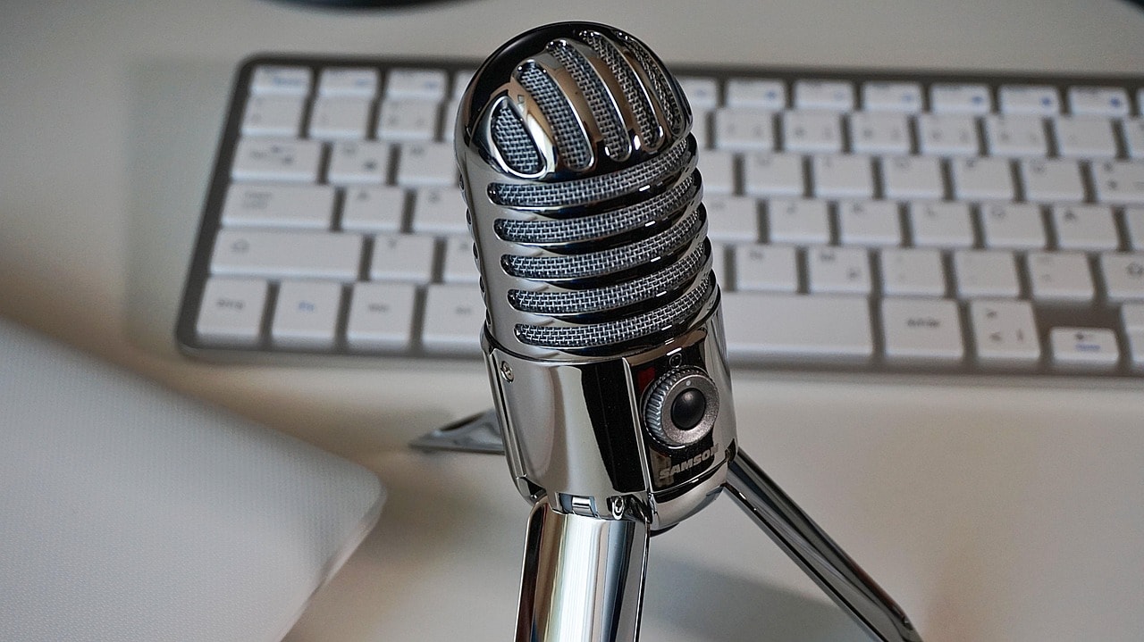 How to Start a Podcast in 2025: A Step-by-Step Guide for Beginners