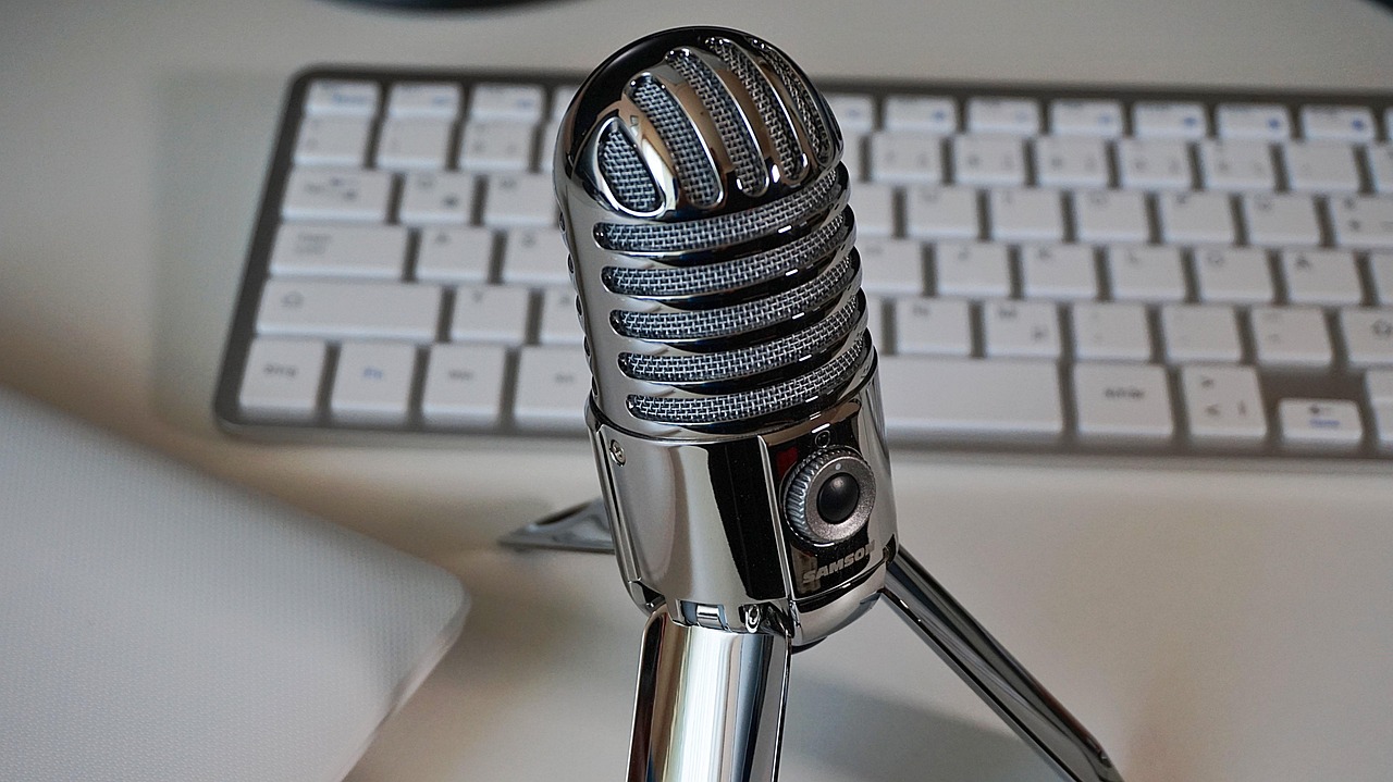 How to Start a Podcast in 2025: A Step-by-Step Guide for Beginners
